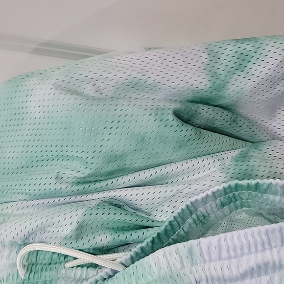 NWT plus size Nike tie dye mesh shorts - Picture 8 of 8